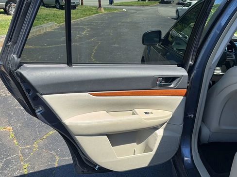 Used 2014 Subaru Outback 2.5i Limited w/ Moonroof Package AWD/4WD image 11
