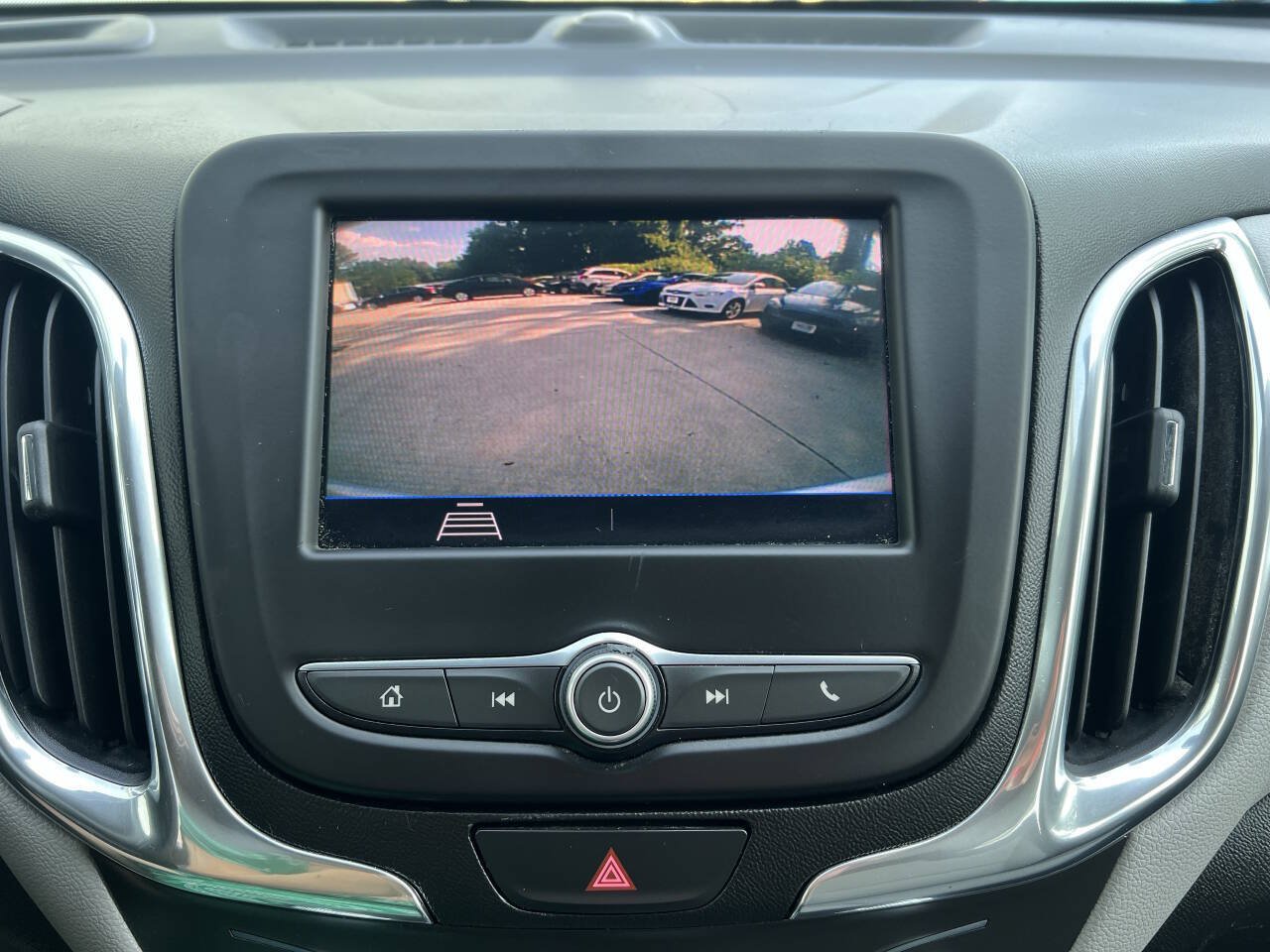 Used 2020 Chevrolet Equinox LS w/ LS Convenience Package FWD image 16