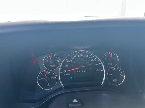 Used 2025 Chevrolet Express 2500 w/ Driver Convenience Package RWD image 5