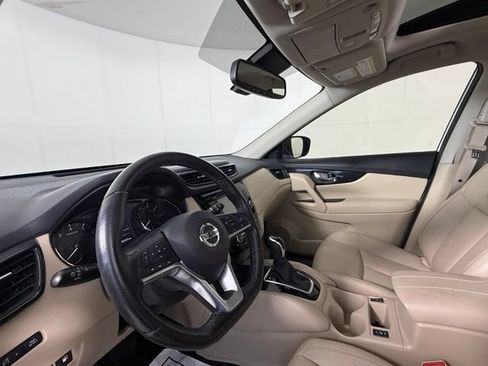 Used 2018 Nissan Rogue SL w/ Premium Package FWD image 6