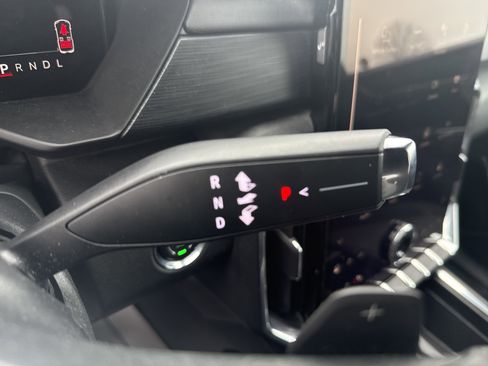 Used 2025 GMC Acadia Elevation image 25