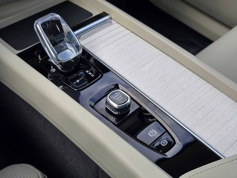 New 2026 Volvo XC60 B5 Ultra w/ Protection Package Premier image 26