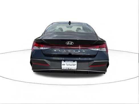 New 2026 Hyundai Elantra SE FWD image 4
