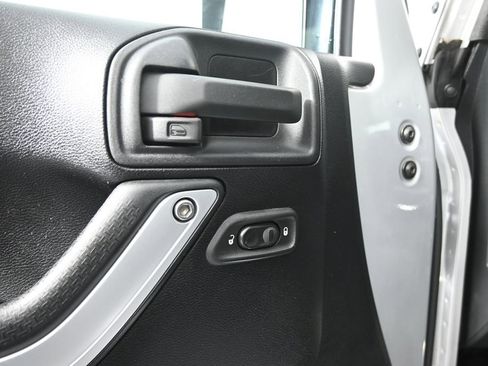 Used 2012 Jeep Wrangler Sahara w/ Dual Top Group image 18