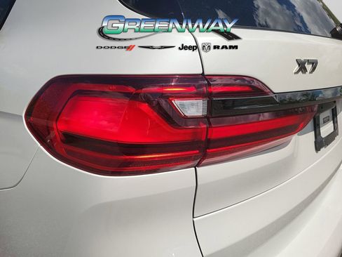 Used 2021 BMW X7 xDrive40i w/ M Sport Package AWD/4WD image 6