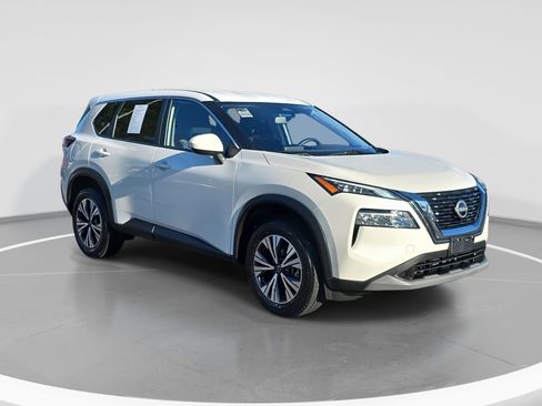 Used 2023 Nissan Rogue SV image 3