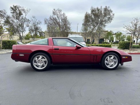 Used 1990 Chevrolet Corvette Coupe image 11