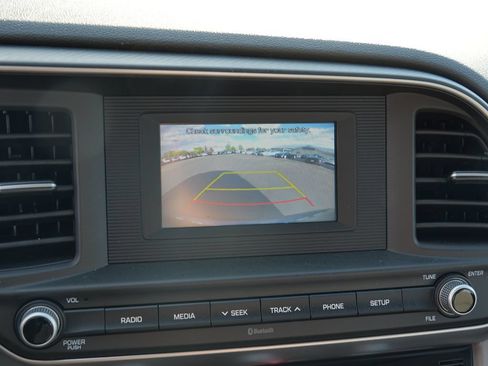 Used 2020 Hyundai Elantra SE FWD image 27