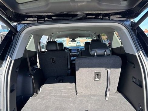 Used 2023 GMC Acadia SLE w/ Driver Convenience Package image 9