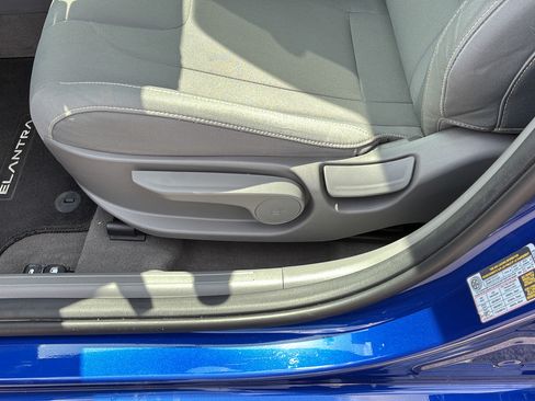 Used 2023 Hyundai Elantra SEL w/ Convenience Package FWD image 13