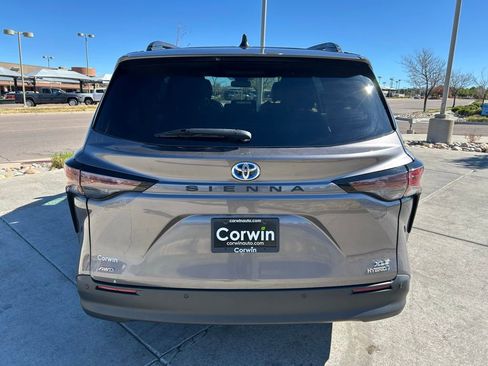 Used 2024 Toyota Sienna XLE w/ XLE Plus Package image 7