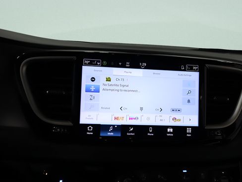 Used 2025 Chrysler Pacifica Select FWD image 16