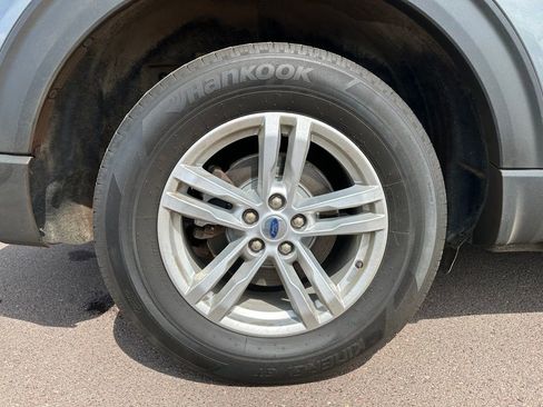 Used 2023 Ford Explorer XLT AWD/4WD image 39