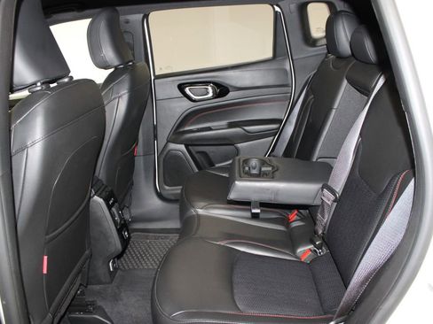 Used 2025 Jeep Compass Trailhawk AWD/4WD image 22