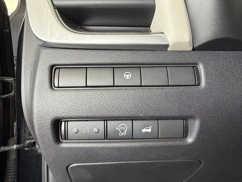 Used 2024 Nissan Rogue SV AWD/4WD image 14