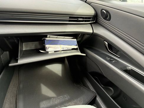 Used 2025 Hyundai Elantra Limited image 36