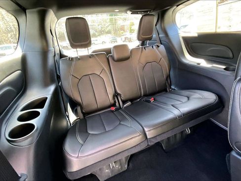 Used 2025 Chrysler Pacifica Select FWD image 29