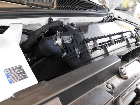 Used 2025 Chevrolet Express 2500 w/ Driver Convenience Package image 23