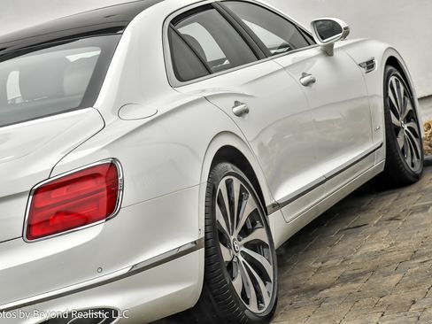 Used 2024 Bentley Flying Spur V8 AWD/4WD image 10