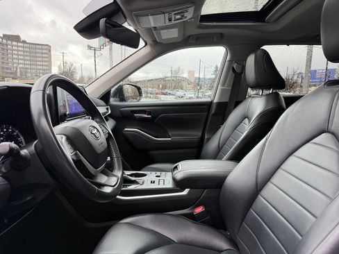Certified 2023 Toyota Highlander XLE image 15