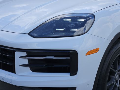 Certified 2026 Porsche Cayenne Coupe AWD/4WD image 12