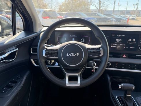 Used 2025 Kia Sportage LX image 27