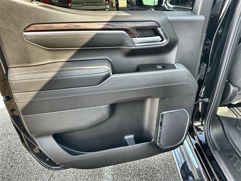 New 2026 GMC Sierra 1500 SLT image 15