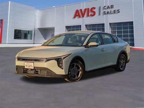 Used 2025 Kia K4 LXS image 1