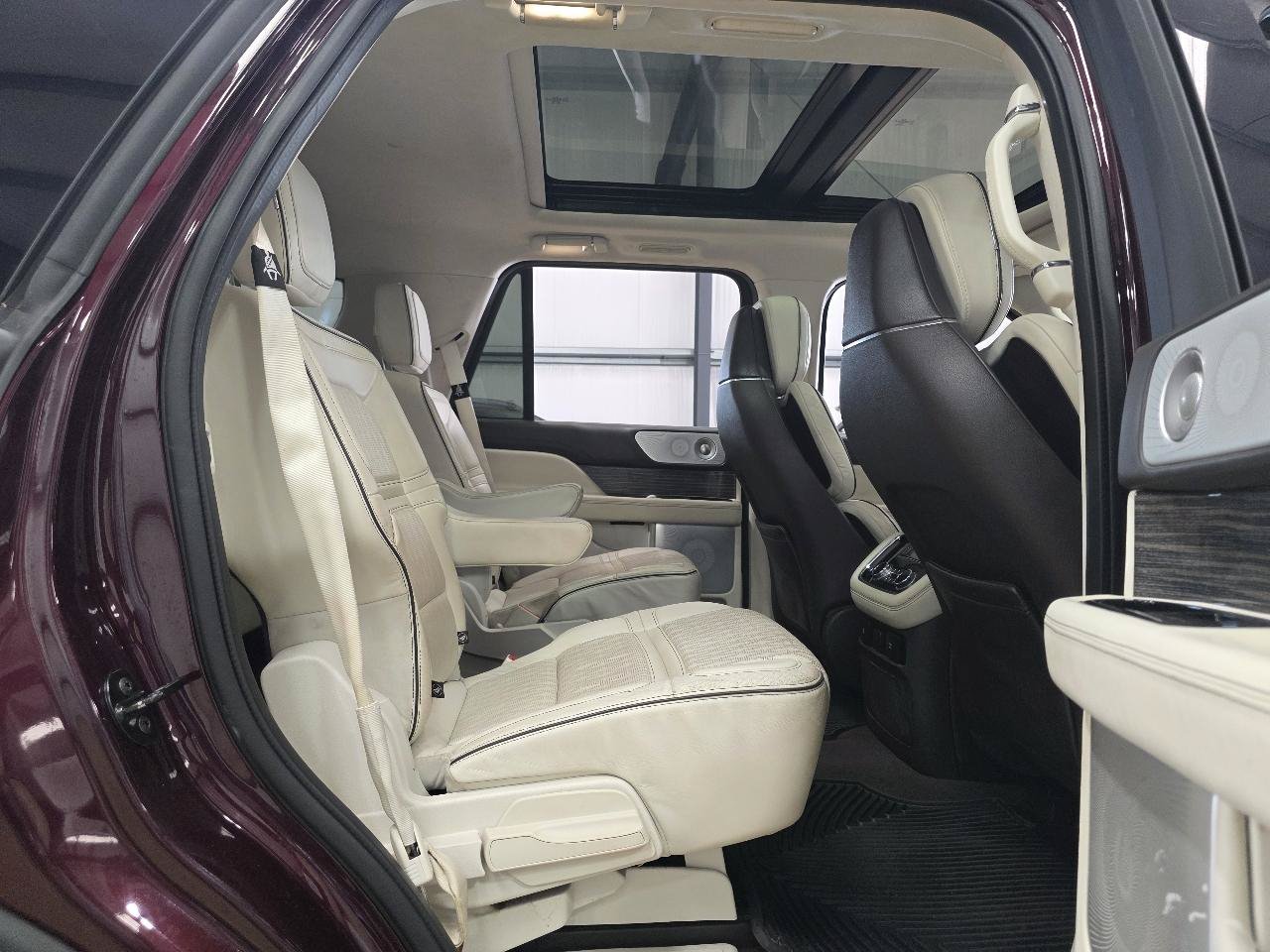 Used 2020 Lincoln Navigator Black Label w/ Cargo Convenience Package AWD/4WD image 24