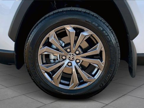Used 2025 Toyota RAV4 XLE Premium image 10