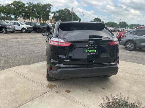 Used 2023 Ford Edge SEL w/ Sport Appearance Package image 4