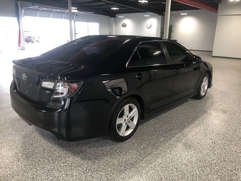 Used 2014 Toyota Camry SE FWD image 5