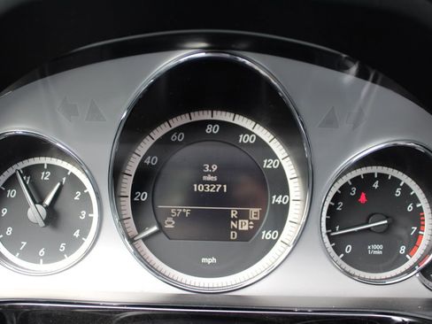 Used 2011 Mercedes-Benz E 550 4MATIC Sedan image 22