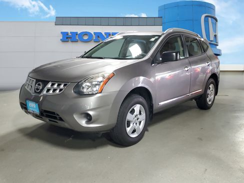 Used 2015 Nissan Rogue S w/ Convenience Package AWD/4WD image 2
