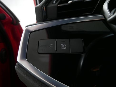 Used 2024 Audi Q3 2.0T Premium image 26