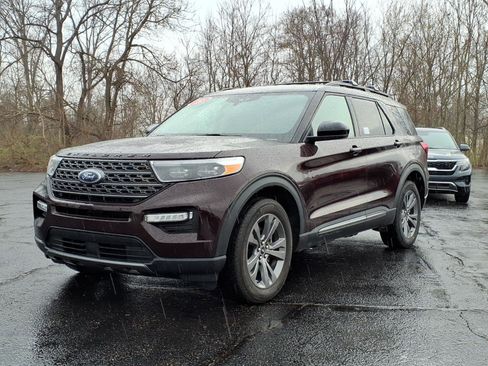 Certified 2022 Ford Explorer XLT w/ Equipment Group 202A AWD/4WD image 11
