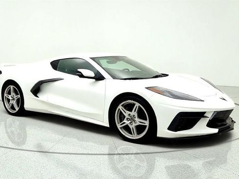 Used 2024 Chevrolet Corvette Stingray Preferred Cpe w/ Z51 Performance Package RWD image 3