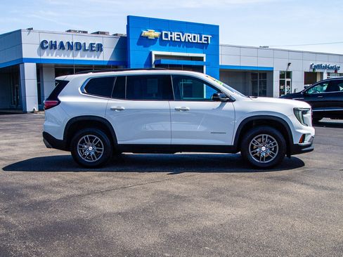 Used 2025 GMC Acadia Elevation FWD image 8