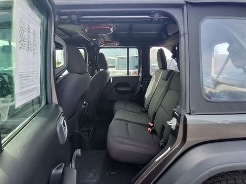 Used 2018 Jeep Wrangler Unlimited Sport AWD/4WD image 24
