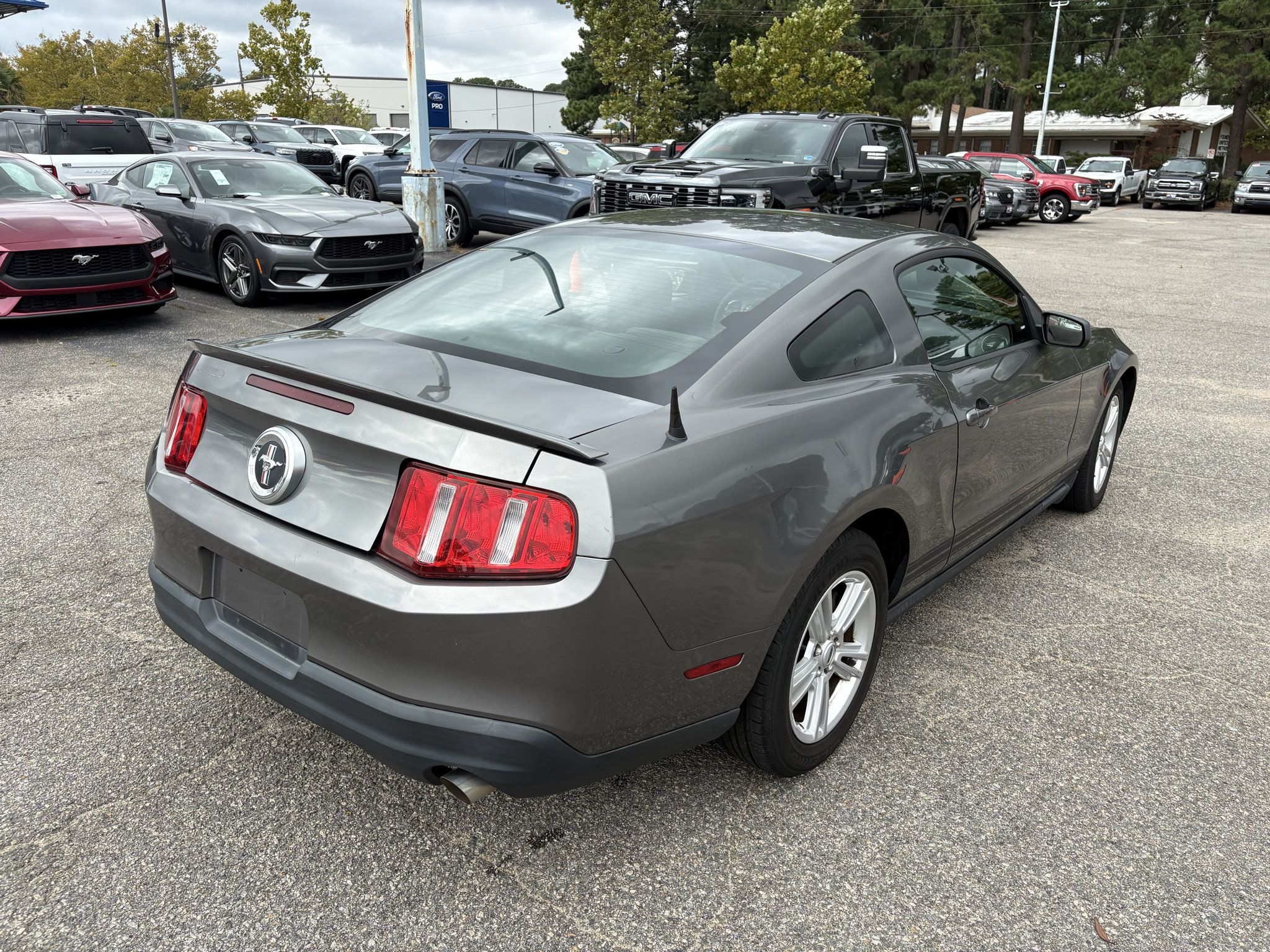 Used 2010 Ford Mustang Coupe RWD image 5