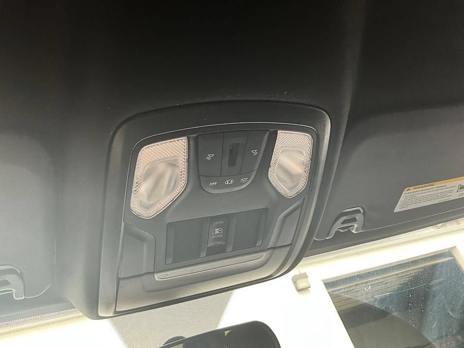 Used 2024 RAM 3500 Tradesman w/ Chrome Appearance Group AWD/4WD image 30
