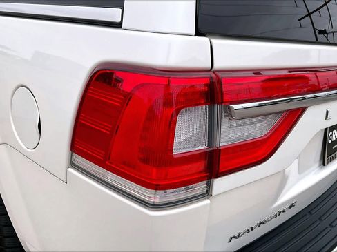 Used 2017 Lincoln Navigator Select AWD/4WD image 29