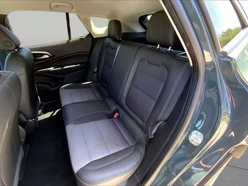 Used 2025 Chevrolet Trax LT FWD image 20