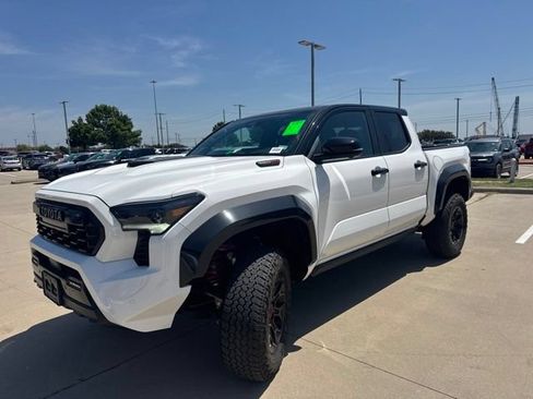 Used 2025 Toyota Tacoma TRD Pro AWD/4WD image 6