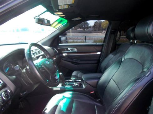 Used 2017 Ford Explorer Limited image 18