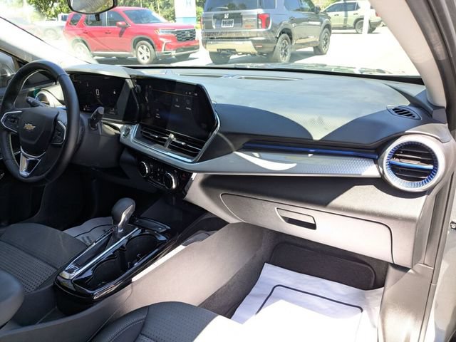 Used 2024 Chevrolet Trax LT w/ Driver Confidence Package FWD image 38