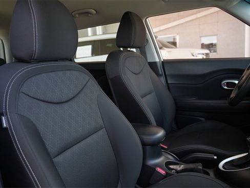 Used 2016 Kia Soul image 17