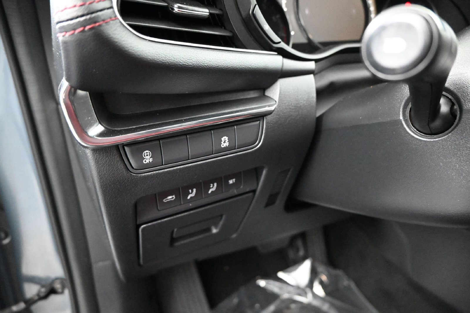 Used 2023 MAZDA MAZDA3 s FWD image 7