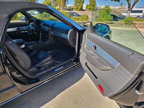 Used 2002 Ford Thunderbird image 25