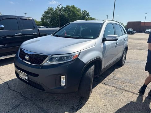 Used 2015 Kia Sorento LX AWD/4WD image 2